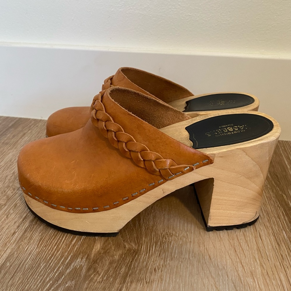 Swedish Hasbeens clogs in tan leather with braided strap.